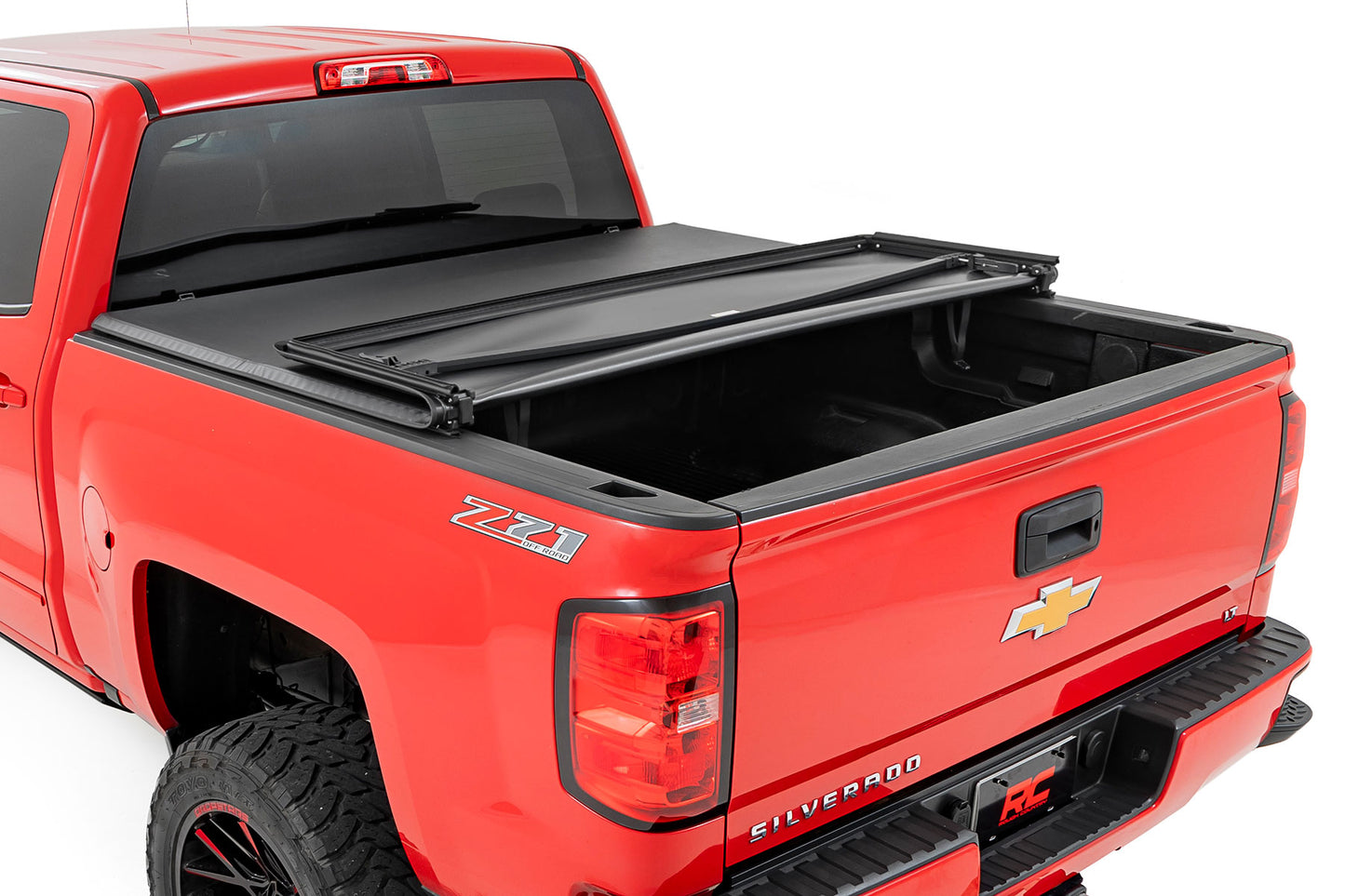 Soft Tri-Fold Bed Cover | 5'9" Bed | Chevy/GMC 1500 (14-18 & Classic)