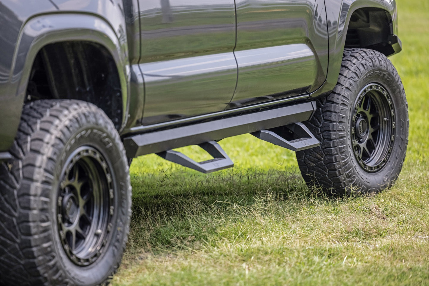 SRX2 Adj Aluminum Step | Double Cab | Toyota Tacoma 2WD/4WD (2005-2023)