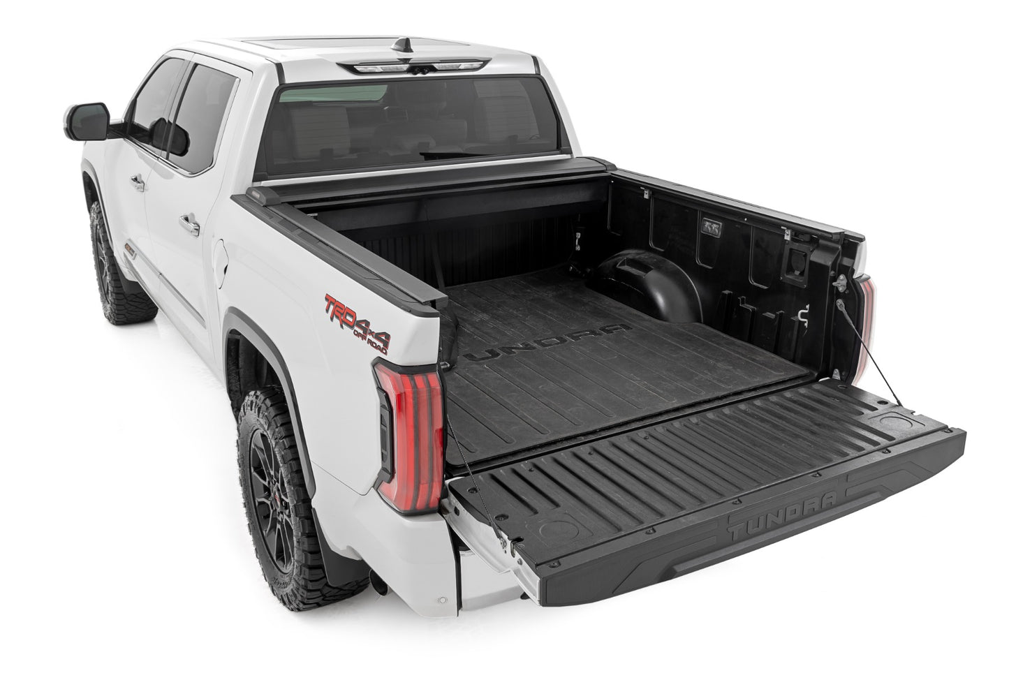 Retractable Bed Cover | 5'7" Bed | Toyota Tundra 2WD/4WD (2022-2024)