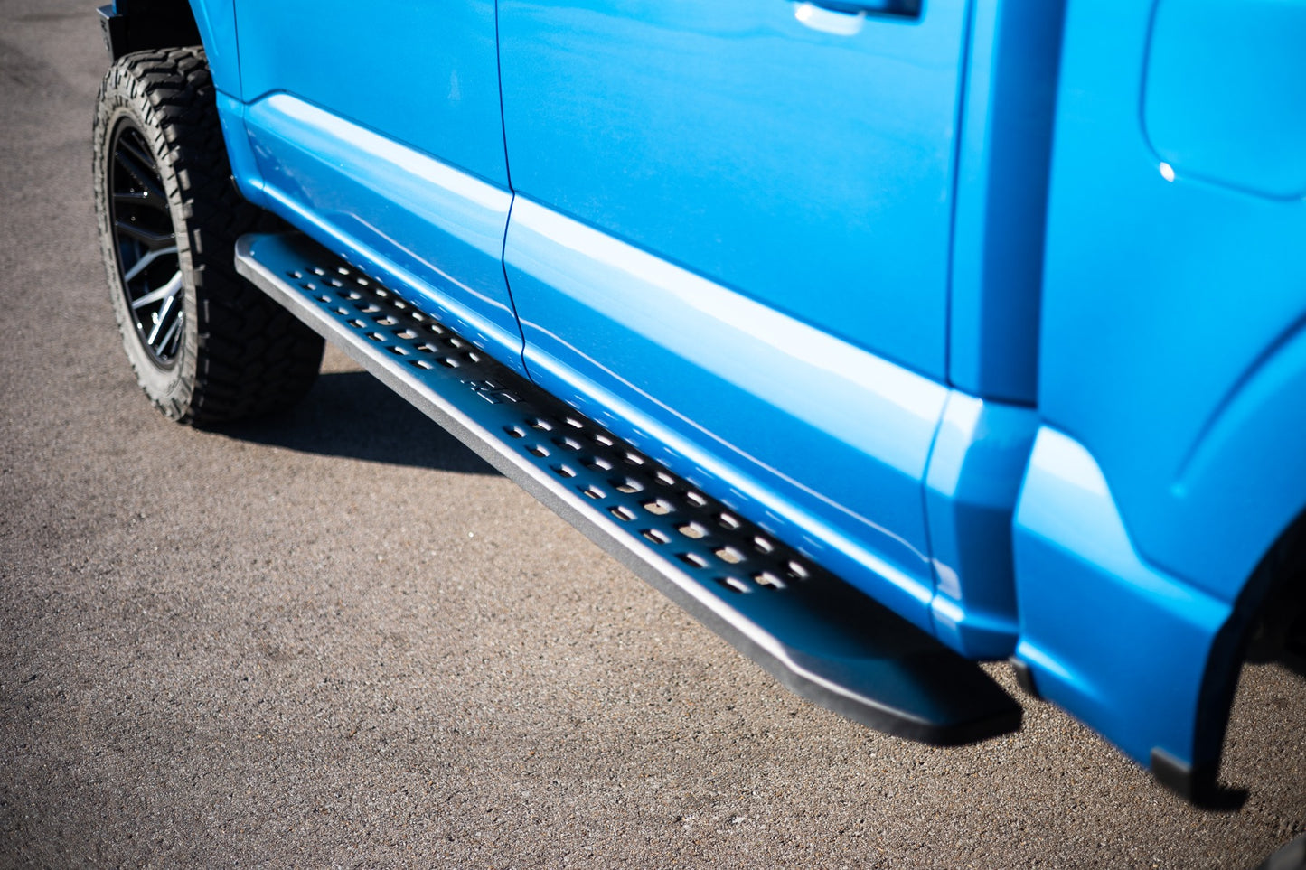 RPT2 Running Board | Crew Cab | Black | Ford F-150/F-150 Lightning/Raptor (15-24)