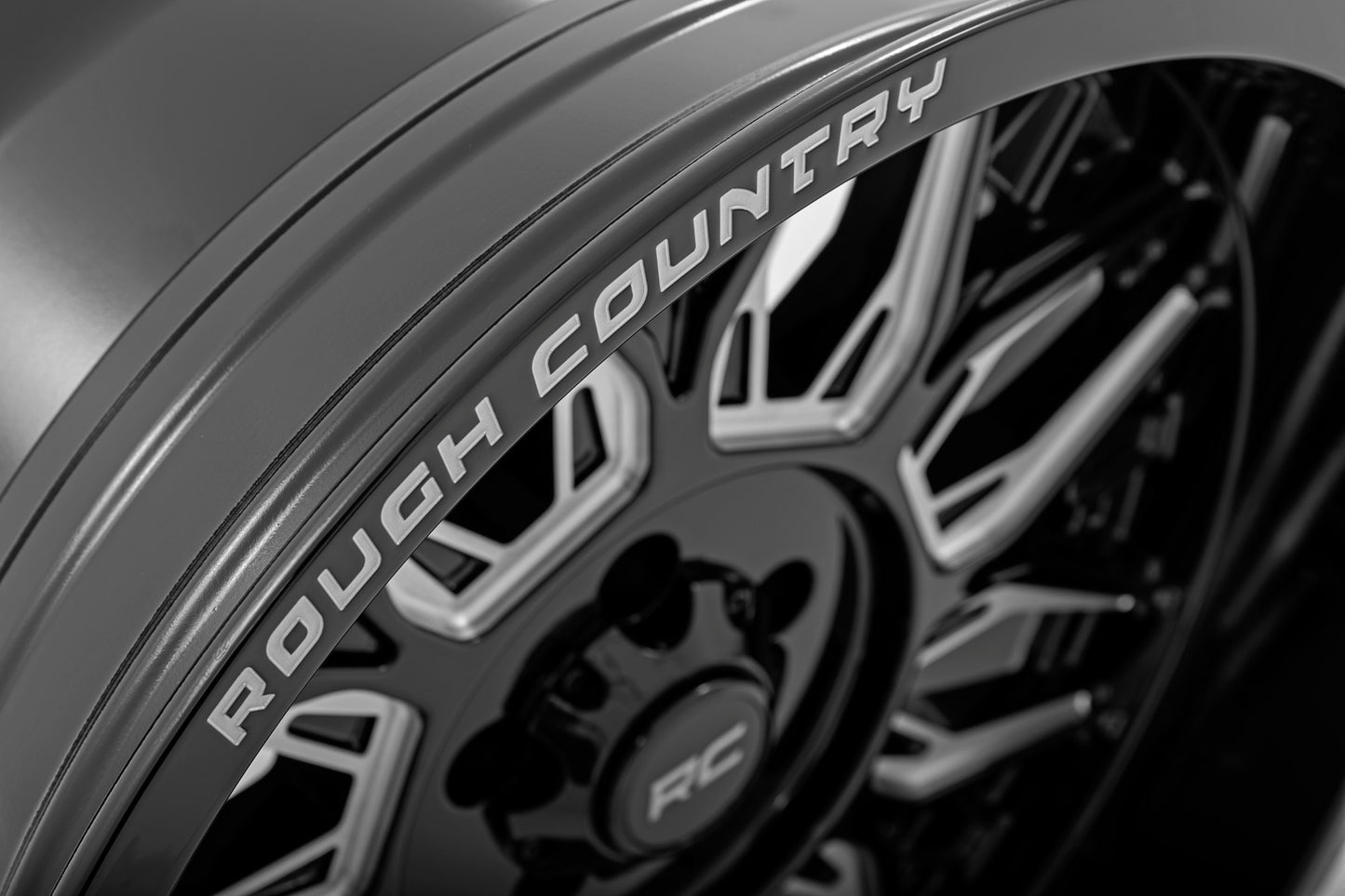 Rough Country 86 Series Wheel | One-Piece | Gloss Black | 22x10 | 6x135 | -19mm